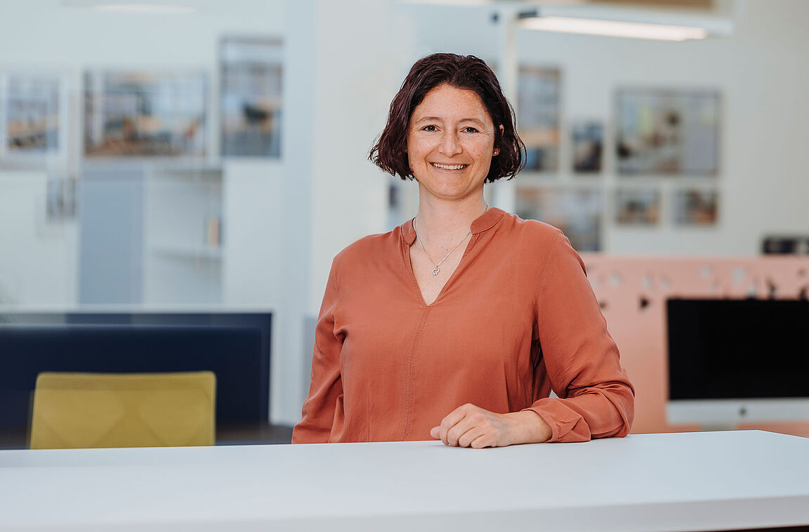 Mitarbeiterfoto von Sibylle Blum, Leiterin Technik und Mitglied der Geschäftsleitung der Zemp AG.
